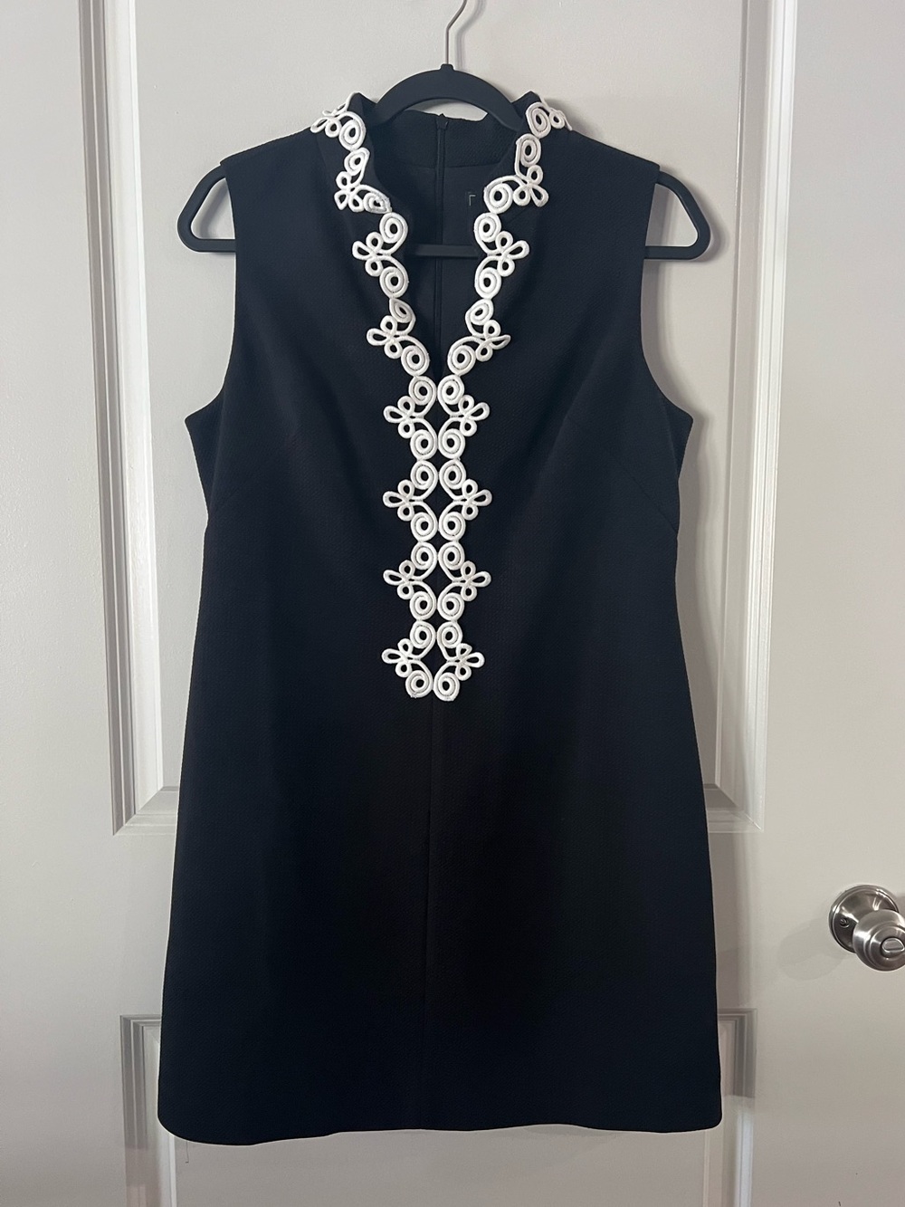 Jessica Howard Black Mini Dress With White Appliqué Trim Size 12p Excellent